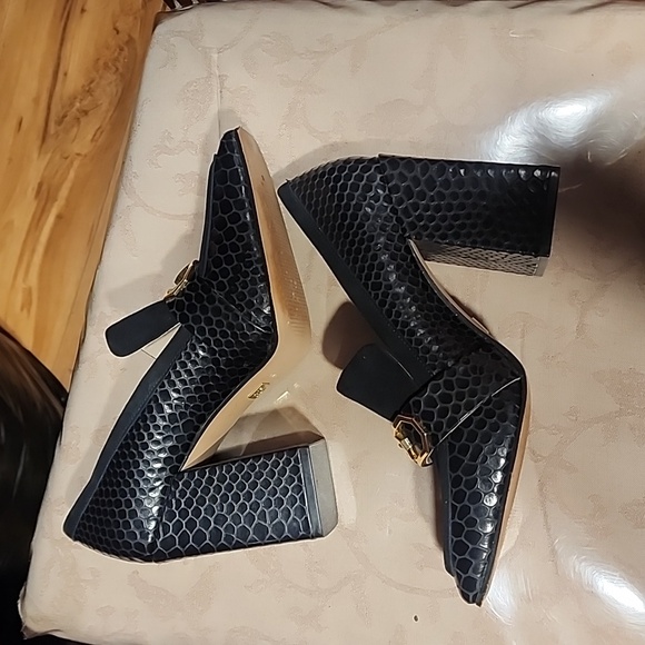 Louise etcie heels size 8.5 used but run smaller - Picture 10 of 10